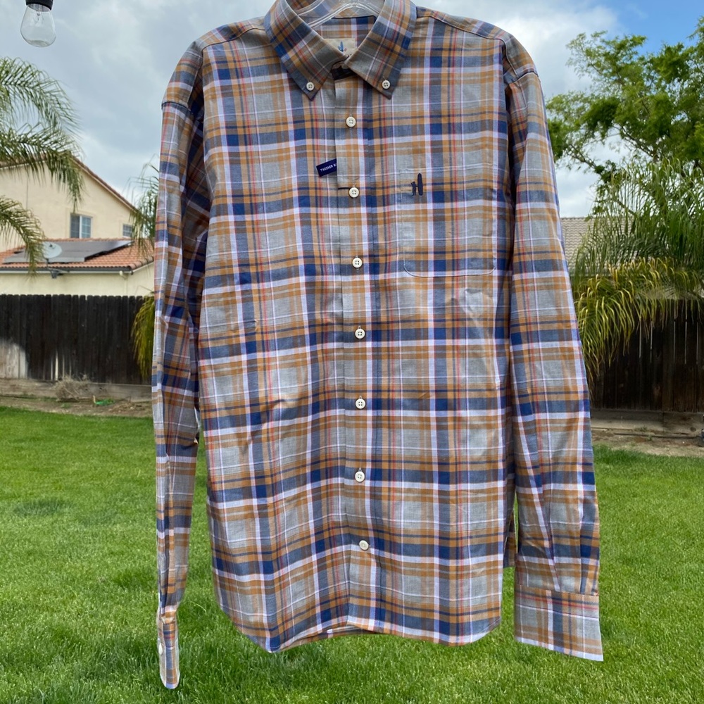 New Johnnie-O “hanging out” dress shirt